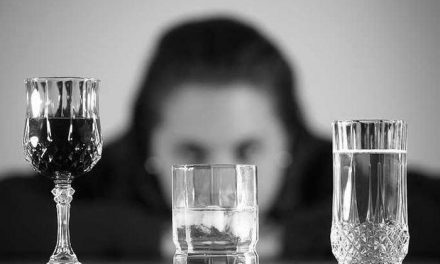Tres fármacos para dejar de fumar también podrían reducir el consumo de alcohol