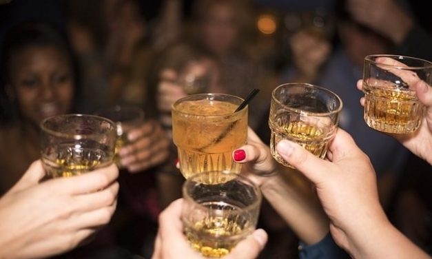 Uno de cada 8 cánceres causados por el alcohol en Europa son por el mal llamado consumo moderado