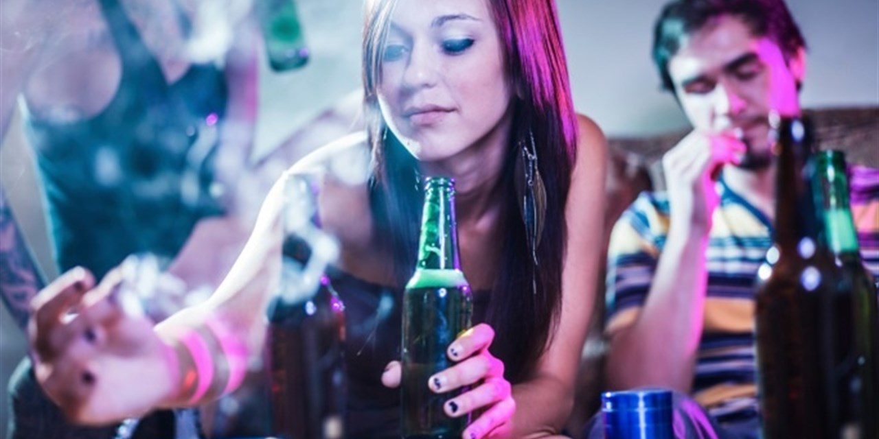 Así te mata beber, fumar y consumir drogas habitualmente desde joven