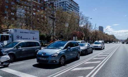 Más de la mitad de los jóvenes dice haber impedido que un amigo condujera ebrio o drogado