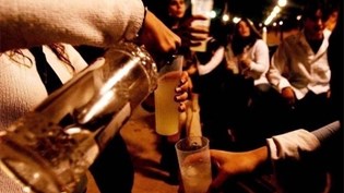 ¿Abusaste del alcohol en la adolescencia? Así puede afectar a tus hijos