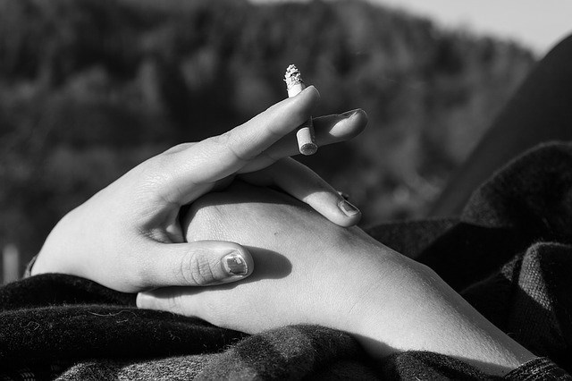 Vinculan la exposición del tabaco en redes a un aumento de consumo
