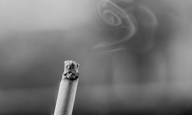 El 90% de las personas fuman delante de menores, exponiéndoles a desarrollar cáncer en el futuro