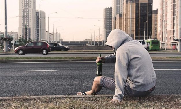 Beber alcohol en la adolescencia aumenta el riesgo de trastorno por consumo de alcohol en la edad adulta