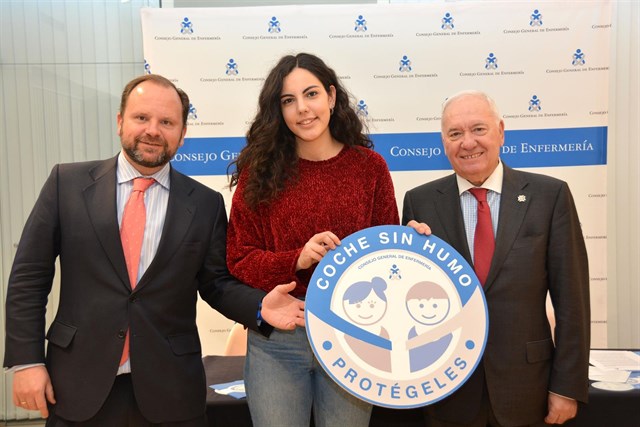 La Enfermería se pasa al cole para acabar con el tabaquismo en los coches