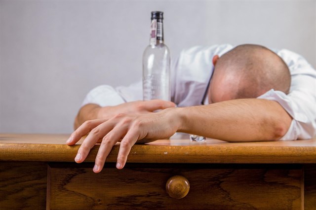Un estudio advierte de que el consumo de alcohol podría aumentar significativamente el riesgo de epilepsia