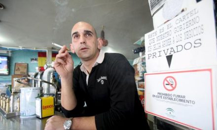 Cataluña estudia sancionar a los adultos que fumen en coches con menores