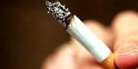Los sanitarios piden a Mato que apoye la nueva directiva europea sobre tabaco