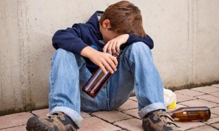 Familia, colegio y medios de comunicación, claves para prevenir el alcoholismo juvenil según The Family Watch