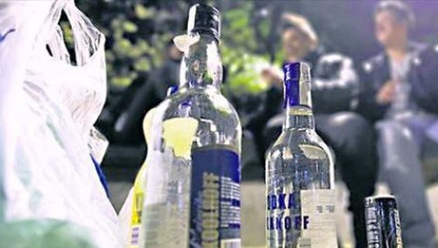 España aprueba el informe previo a la nueva ley de alcohol: los padres de menores que beban alcohol podrán ser sancionados