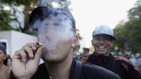 Los efectos a largo plazo del consumo de marihuana entre los adolescentes