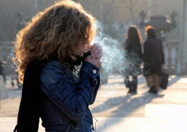 In vitro prohibida a fumadoras y obesas, ¿a favor o en contra?