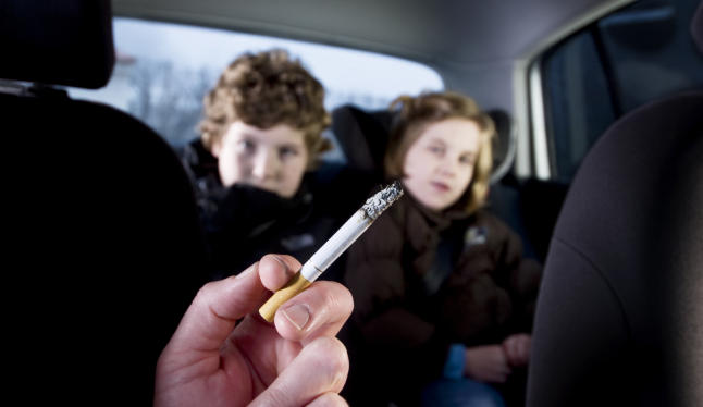 La OMS propone a la Unión Europea que se prohiba fumar en coches y hogares con niños