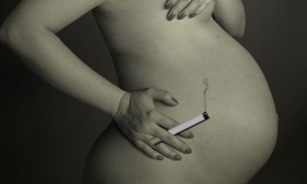Legisladores rusos proponen prohibir el tabaco a las mujeres menores de 40