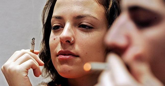 La SEE advierte de que las muertes por consumo de tabaco han aumentado entre mujeres en las últimas tres décadas