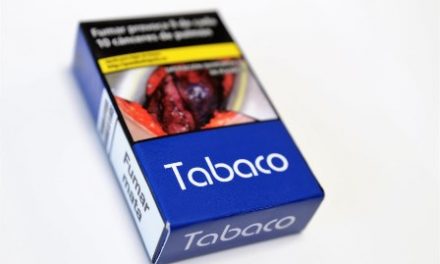 Las cajetillas neutras en Reino Unido provocaron una caída en las ventas de 20 millones de cigarrillos al mes