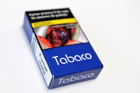 Las cajetillas neutras en Reino Unido provocaron una caída en las ventas de 20 millones de cigarrillos al mes