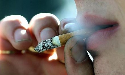 Por cada diez años fumando, la piel envejece dos años y medio más