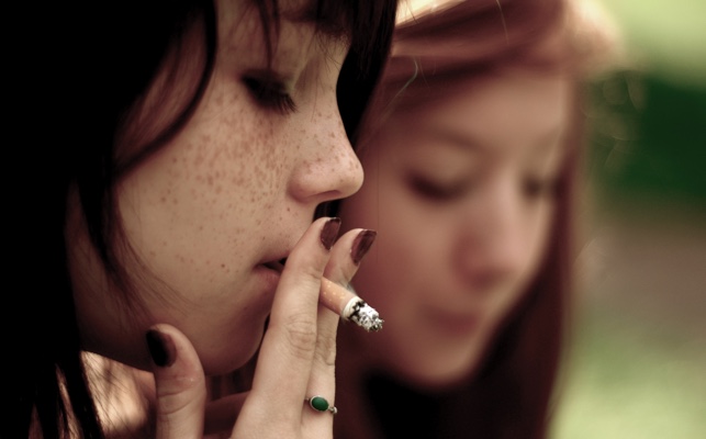 El 82% de adultos cree que los padres no se atreven a prohibir cosas a adolescentes, según un estudio de FAD Juventud