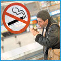 Los lugares públicos «libres de tabaco» siguen sin respetarse