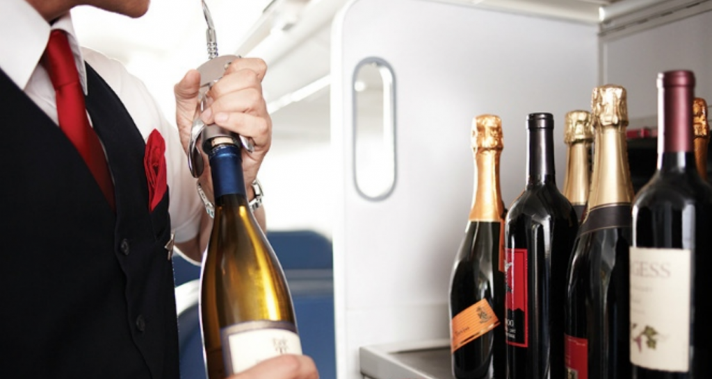 Baleares: Aprobado por unanimidad promover el consumo responsable de alcohol en los vuelos y aeropuertos