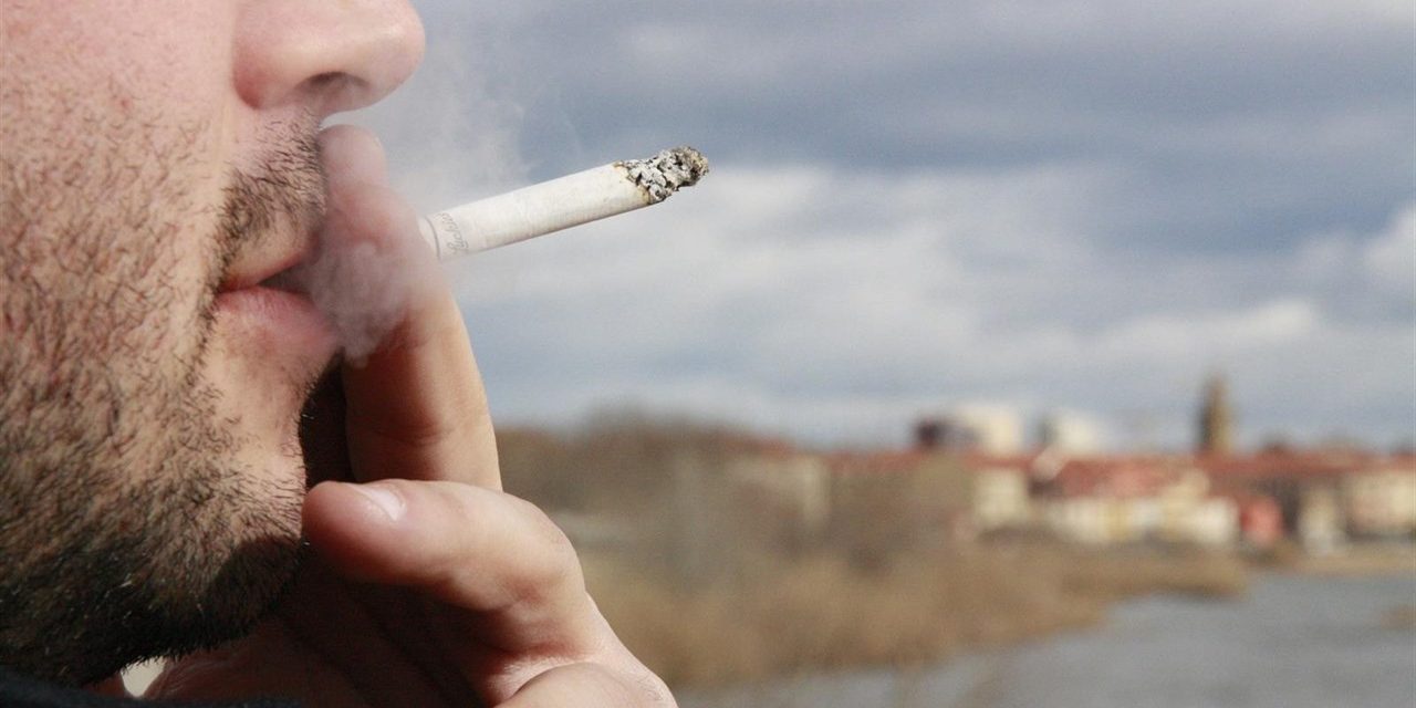 El tabaco pone ‘patas arriba’ el equilibrio bacteriano de la boca