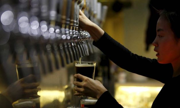 Por qué incluso el consumo moderado de alcohol aumenta el riesgo de padecer cáncer