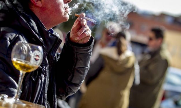 El tabaco roba más de un millón de años de vida a los españoles cada año