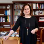 La delegada del Gobierno para el Plan Nacional sobre Drogas, Azucena Martí, en su despacho.