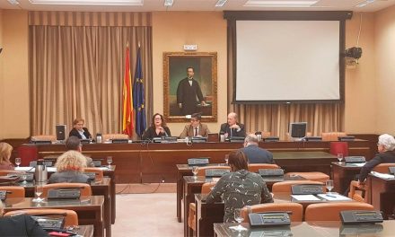 España: El Gobierno prepara una estrategia para evitar que los jóvenes comiencen a fumar