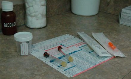 El Parlamento de Canarias aprueba la inclusión de un test de drogas para menores