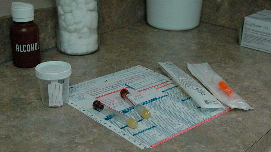El Parlamento de Canarias aprueba la inclusión de un test de drogas para menores
