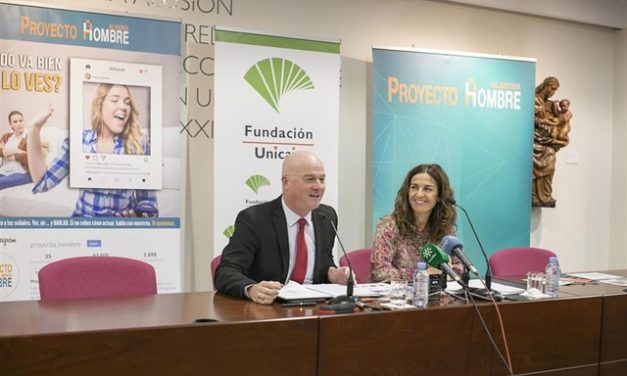 Proyecto Hombre y Fundación Unicaja sensibilizan a los jóvenes de Almería sobre las adicciones