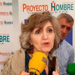 La ministra de Sanidad, Consumo y Bienestar Social en funciones, María Luisa Carcedo, durante su visita a Proyecto Hombre en Gijón