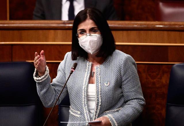 Darias asegura que el Gobierno seguirá la evidencia científica que haya sobre el uso terapéutico del cannabis