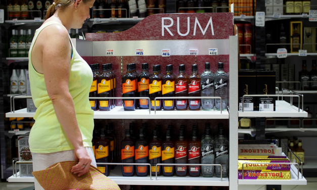 Los supermercados de Escocia promocionan el alcohol en sus locales