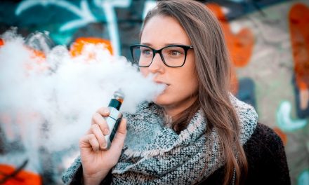 La OMS pide regular el consumo de los cigarrillos electrónicos