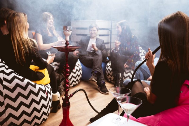 Los jóvenes españoles lideran el consumo de tabaco con pipas de agua en Europa