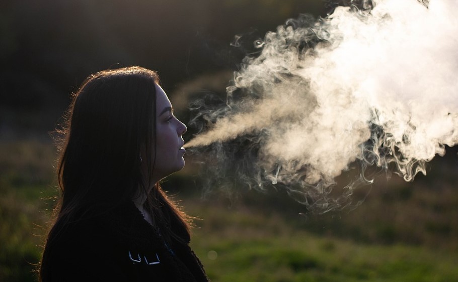 NoFumadores.org pide investigar a tabacaleras que incitan al vapeo entre los menores