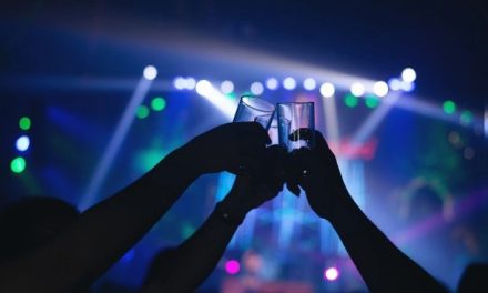Así dañan los atracones de alcohol al corazón