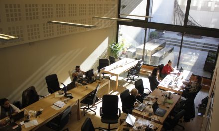 “En el trabajo era una máquina”: ¿por qué se consumen drogas en la oficina?