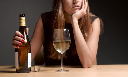 Las mujeres tienen más riesgo de desarrollar adicciones tras un evento traumático