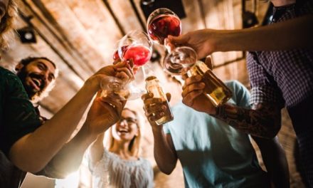Un total de 25 sociedades médico-científicas se unen para lanzar un mensaje sobre el alcohol: no existe el “consumo responsable”