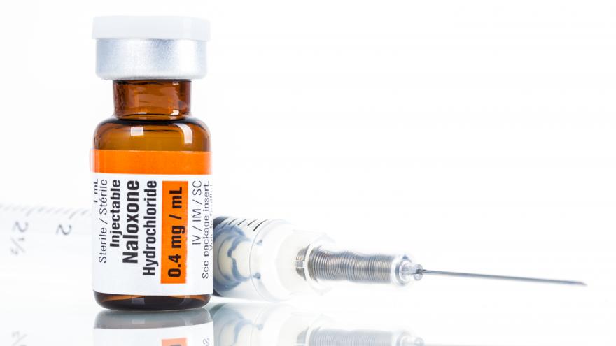 Naloxona, el medicamento que salva vidas vetado por AMLO