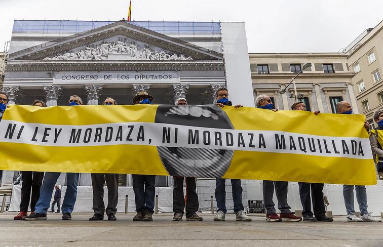 Rebaja de las multas por tenencia de drogas, limitación de las detenciones por identificación y otros cambios en la ‘ley mordaza’